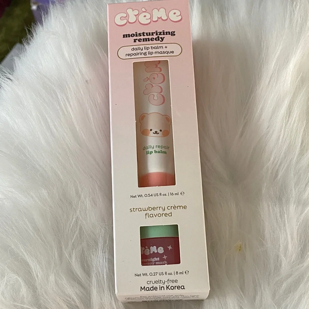 Moisturizing Remedy Strawberry Crème Lip Balm -NIP